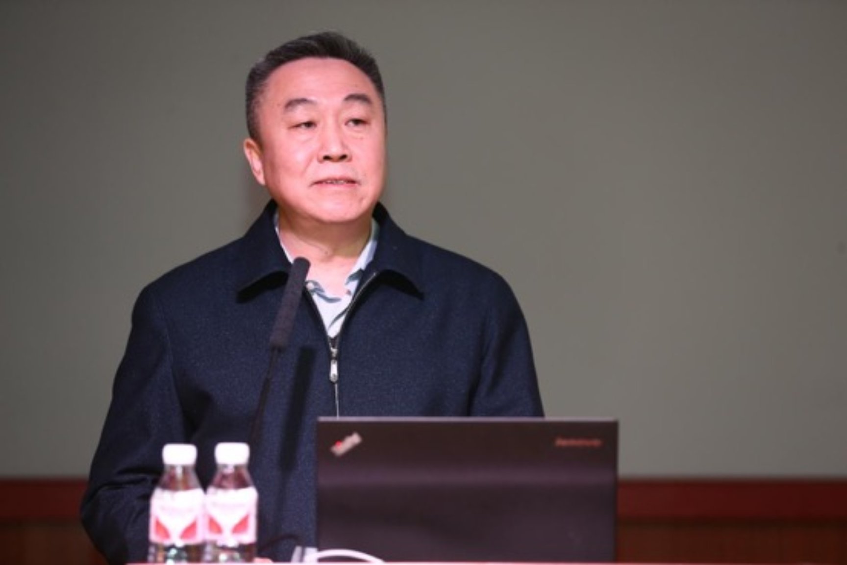 图2 91吃瓜
党委副书记李晓兵在会上致辞  陶志颖摄